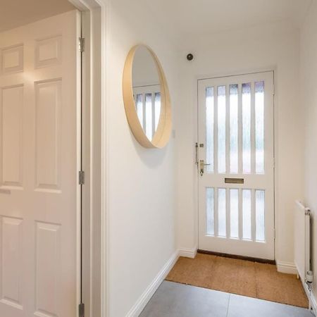 Lovely 1 Bed Apartment With Free Parking & Garden CBG Exterior foto