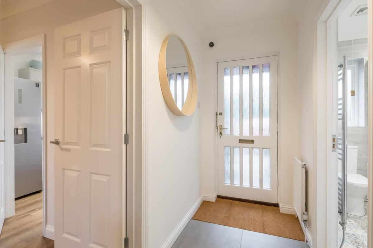 Lovely 1 Bed Apartment With Free Parking & Garden CBG Exterior foto