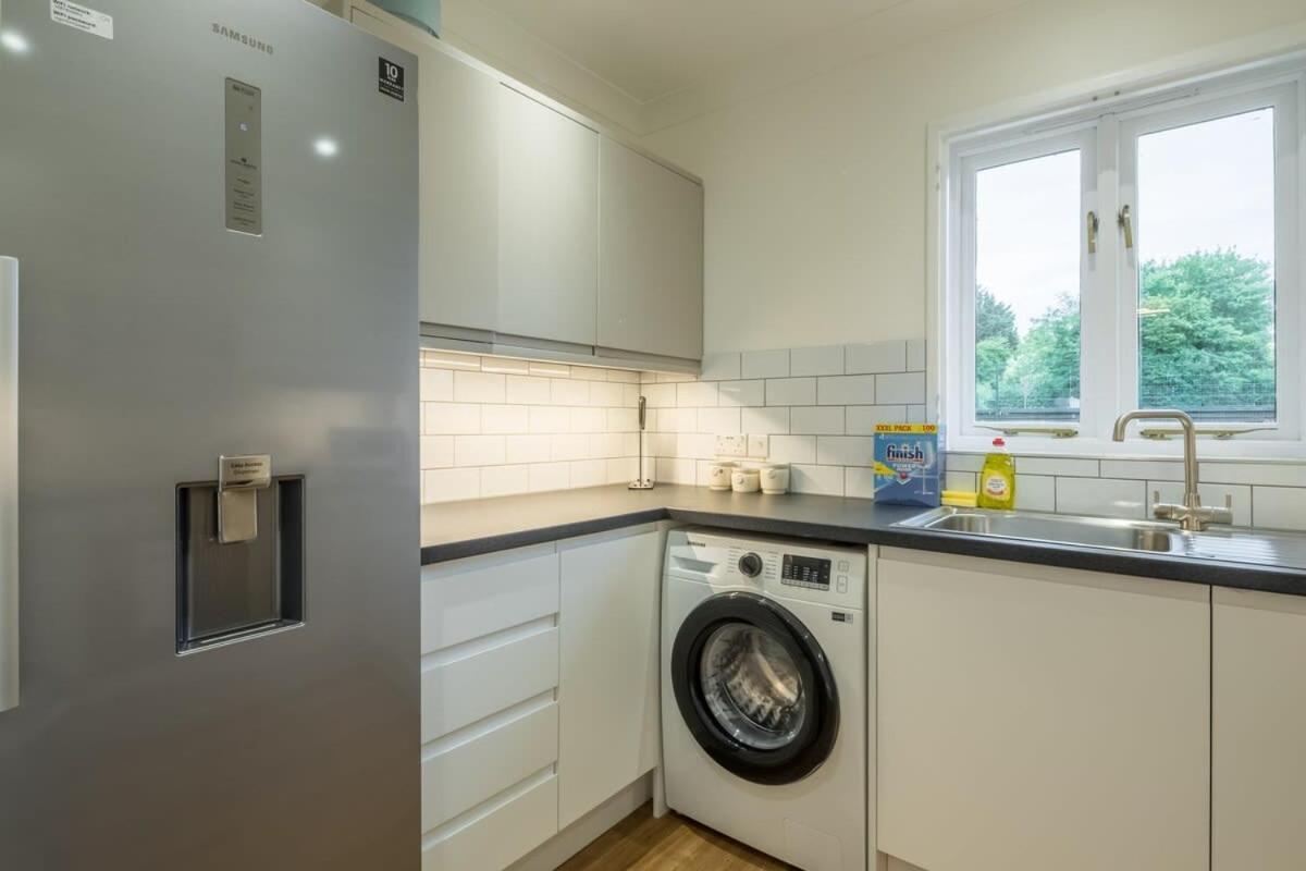 Lovely 1 Bed Apartment With Free Parking & Garden CBG Exterior foto