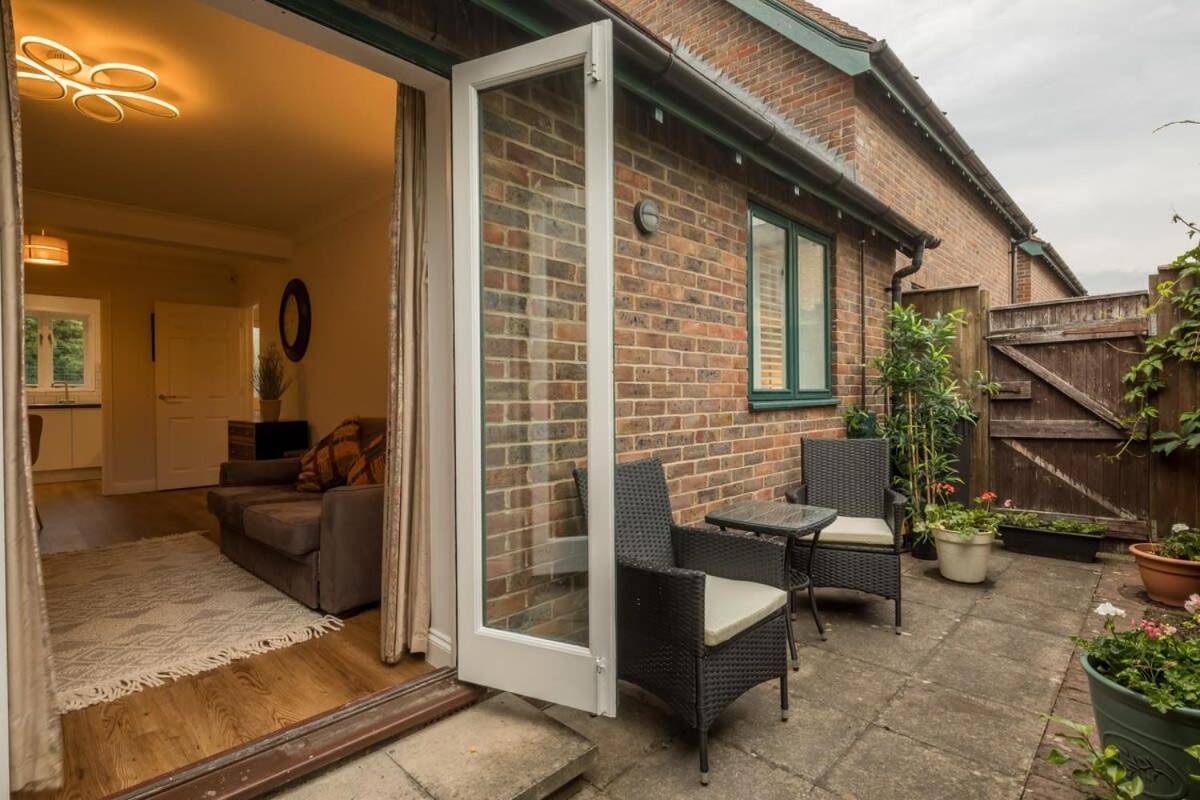 Lovely 1 Bed Apartment With Free Parking & Garden CBG Exterior foto