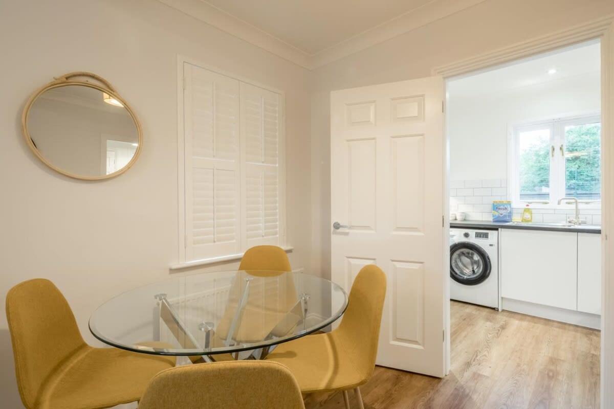 Lovely 1 Bed Apartment With Free Parking & Garden CBG Exterior foto