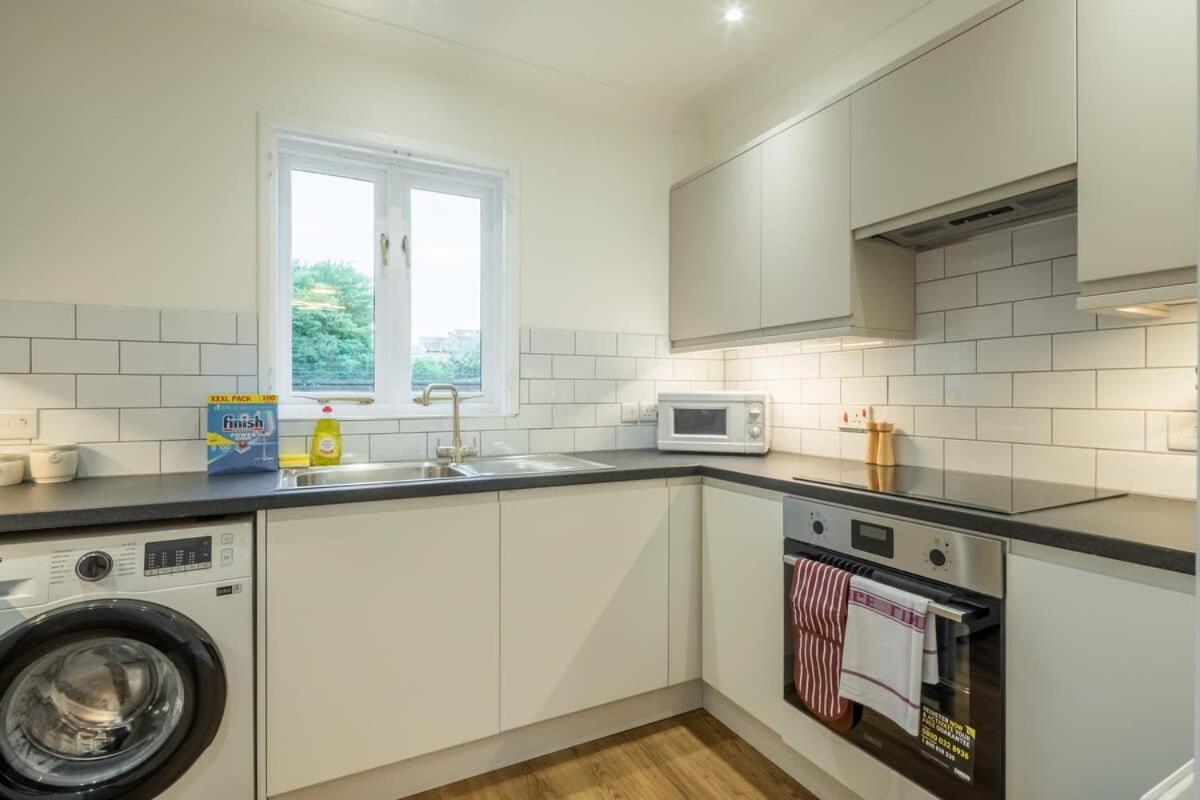Lovely 1 Bed Apartment With Free Parking & Garden CBG Exterior foto