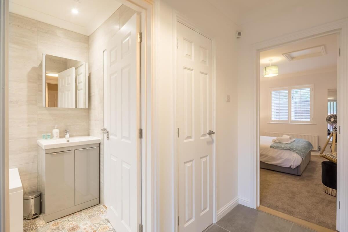 Lovely 1 Bed Apartment With Free Parking & Garden CBG Exterior foto