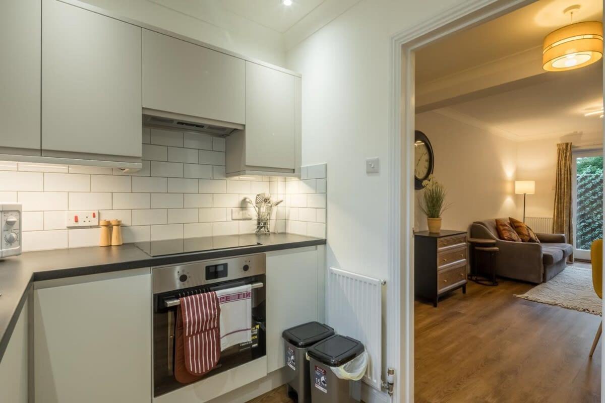 Lovely 1 Bed Apartment With Free Parking & Garden CBG Exterior foto